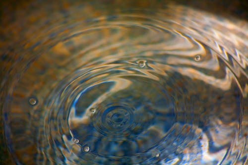 Foto d'estoc gratuïta de aigua, aigua neta, formar ondulacions