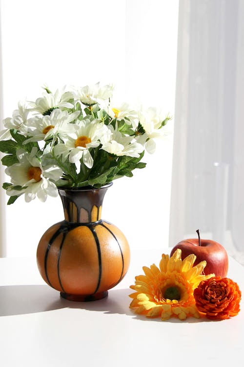 apple, Beyaz çiçekler, buket içeren Ücretsiz stok fotoğraf