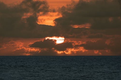 Fotobanka s bezplatnými fotkami na tému dramatická obloha, horizont, more