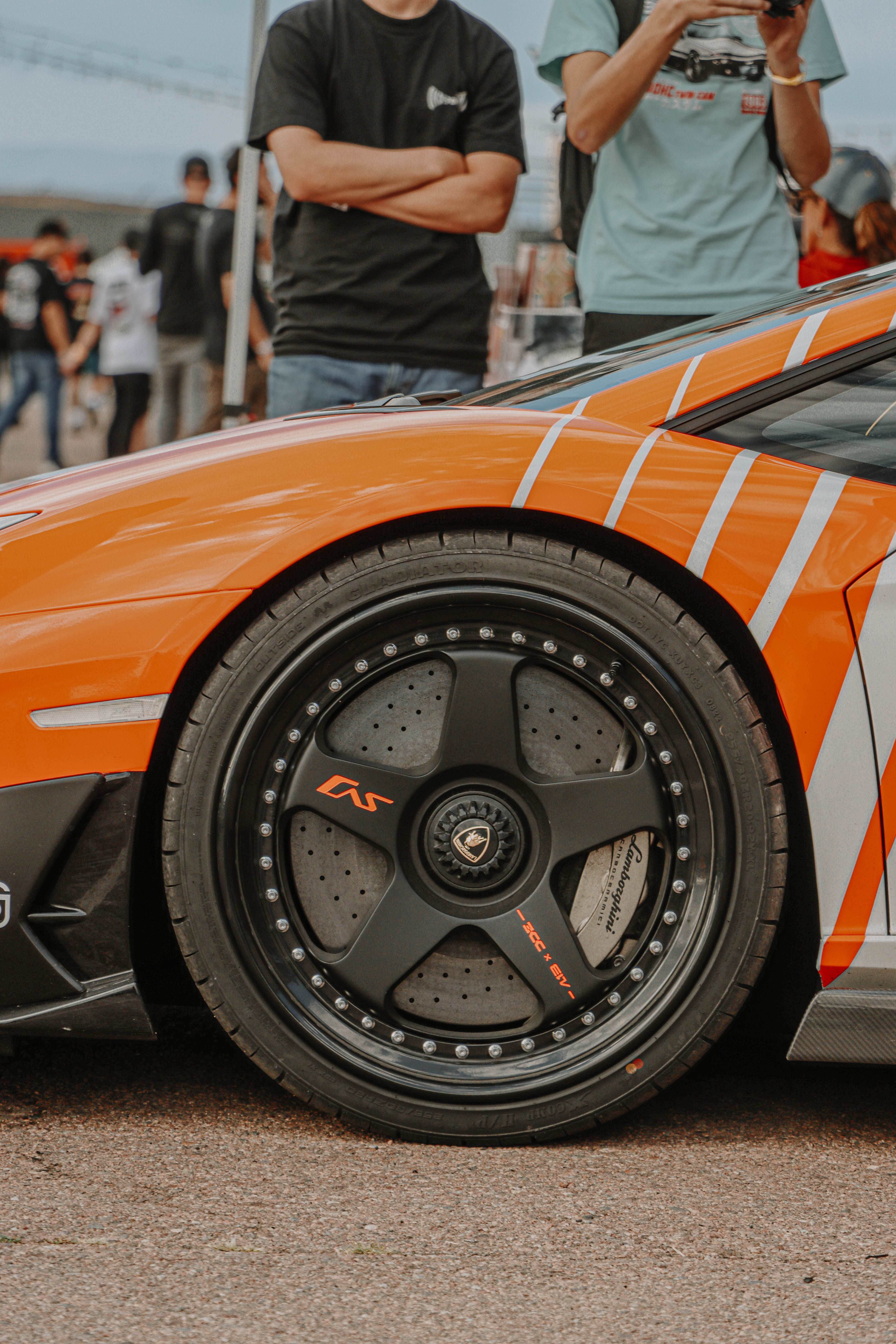 Close-up of Race Car Wheel at Car Show · Free Stock Photo