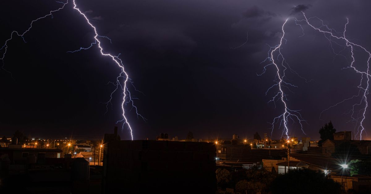 Photo: news-ajel.com الأرصاد ينبه من أمطار غزيرة وسيول وبرد على 8 مناطق
