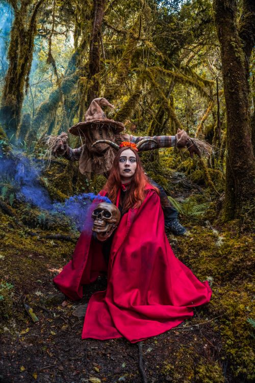 Free A mysterious figure in a red cape holding a skull in an eerie forest, Choachí, Colombia. Stock Photo
