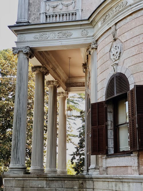 Immagine gratuita di alberi, architettura neoclassica, colonne