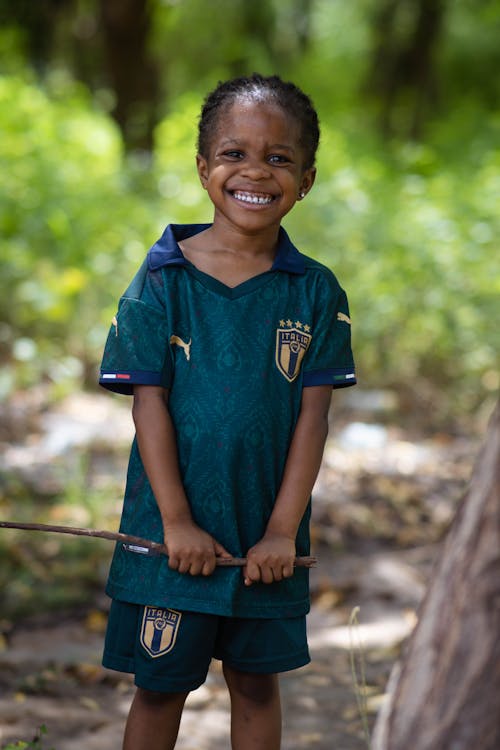 Foto stok gratis anak laki-laki Afrika, fokus selektif, kedudukan