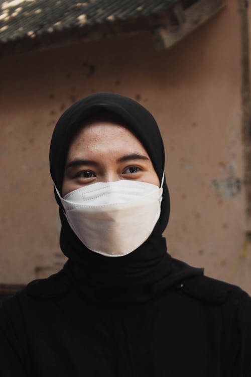 Darmowe zdjęcie z galerii z covid-19, czarny hidżab, kobieta
