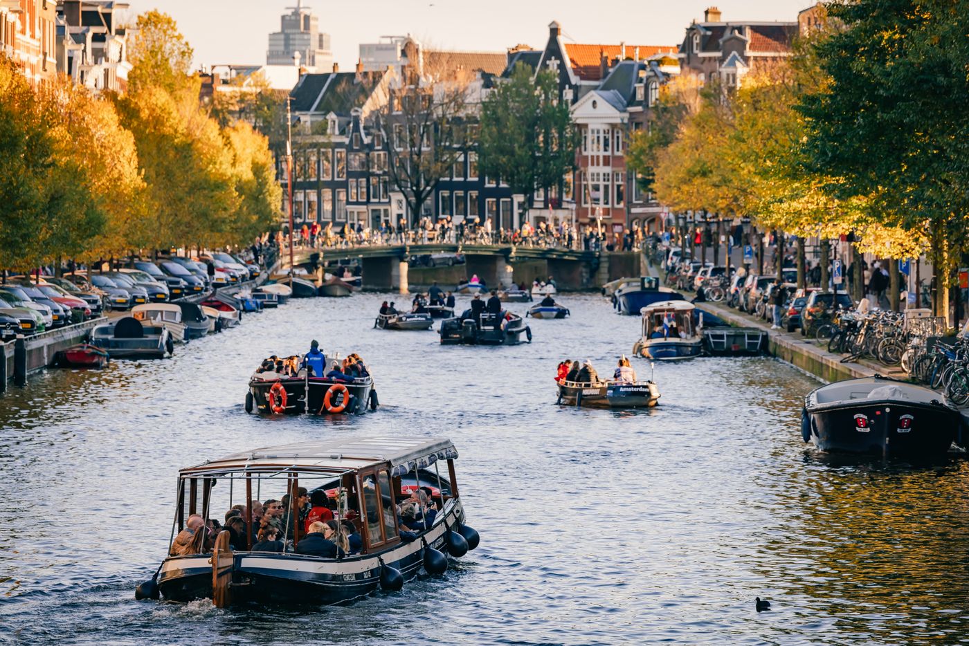 Boats on the water · Volendam