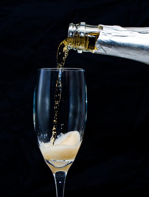 Gratis stockfoto met bubbels, champagnefles, champagneglas