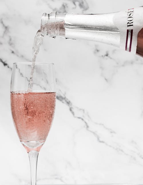 Gratis stockfoto met bubbels, champagnefles, champagneglas