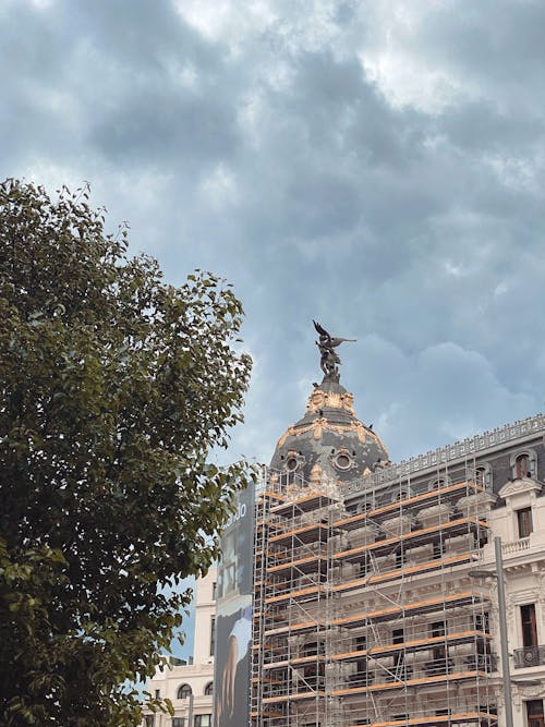 Restoration of the Metropolis Building in Madrid, Spain