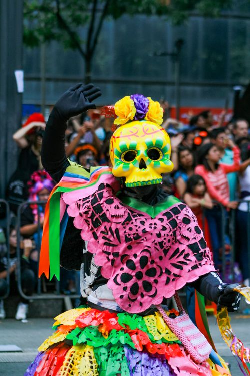 Free Colorful Day of the Dead performer in traditional attire with a striking mask and festive costume. Stock Photo