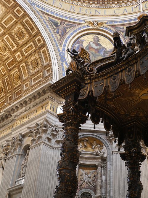 Free Explore the stunning Baroque details of St. Peter's Basilica in Rome, Italy. Stock Photo