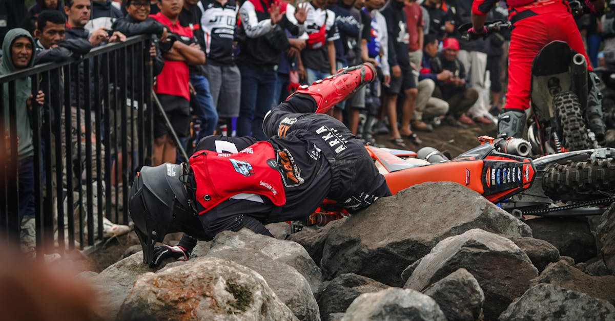 科技:內埔分局說明屏東科大學生機車自摔事件經過