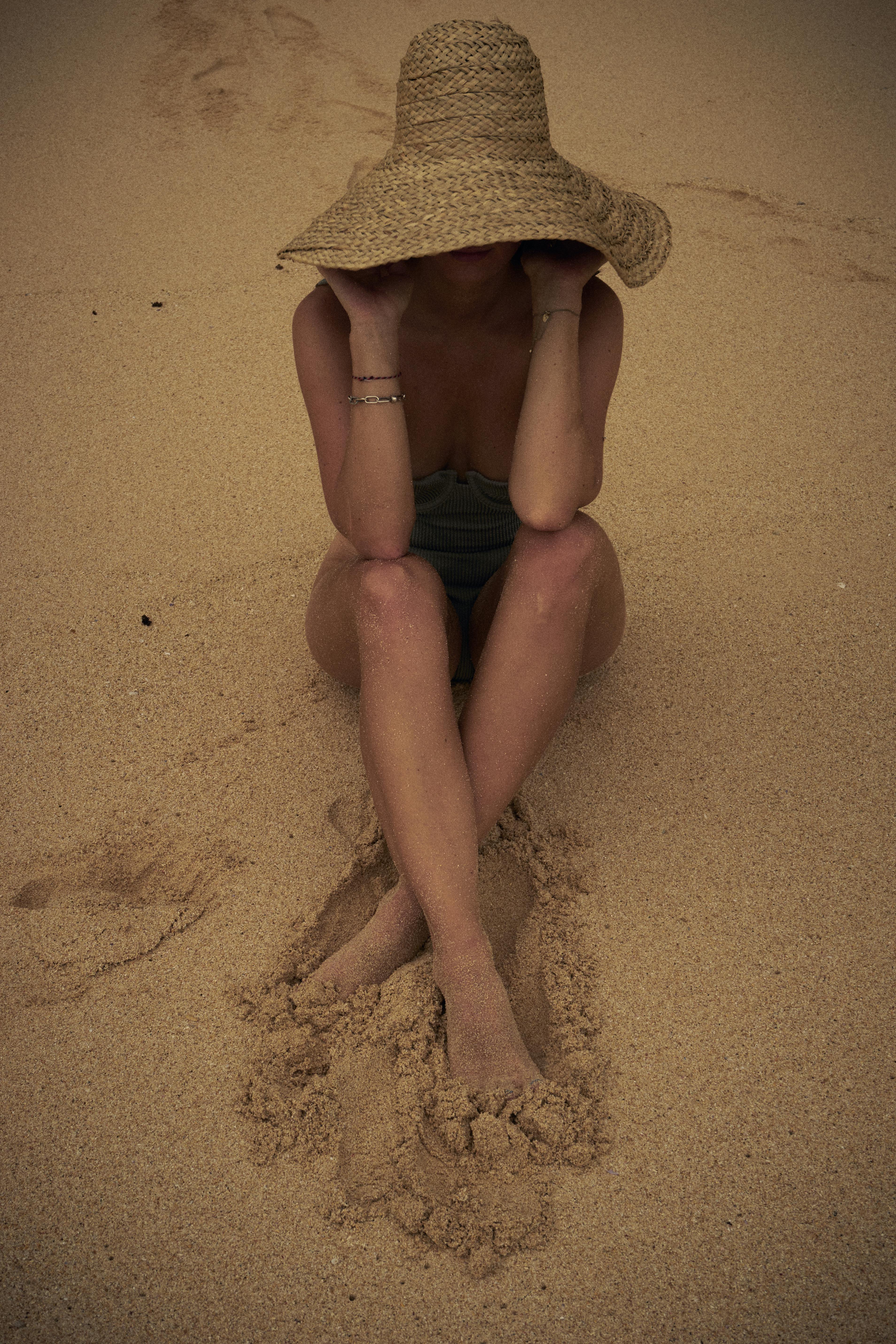 бесплатная Бесплатное стоковое фото с beach, hat, model Стоковое фото