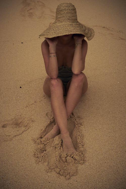 Бесплатное стоковое фото с beach, hat, model
