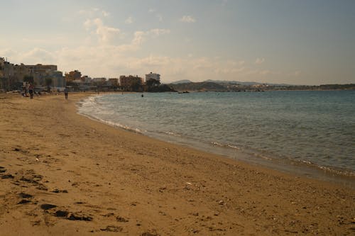 Foto profissional grátis de ao ar livre, areia marrom, beira-mar