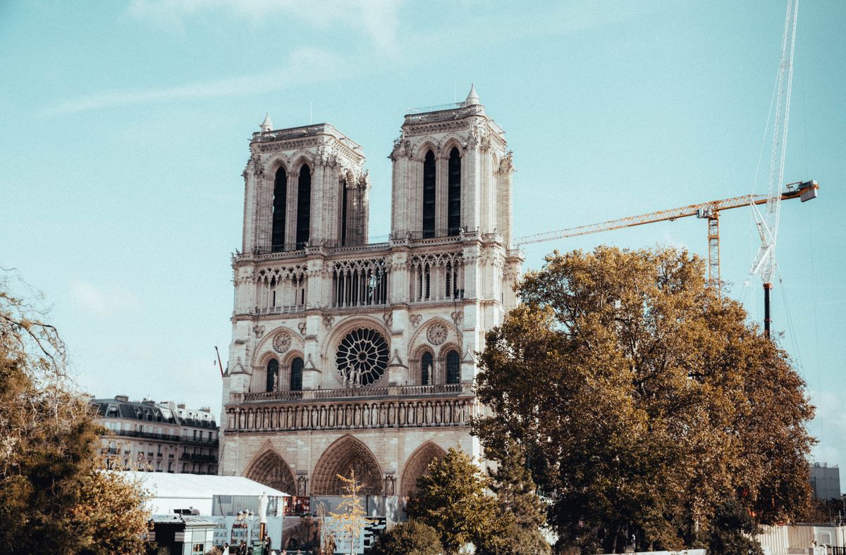 Fațada catedralei Notre-Dame din Paris