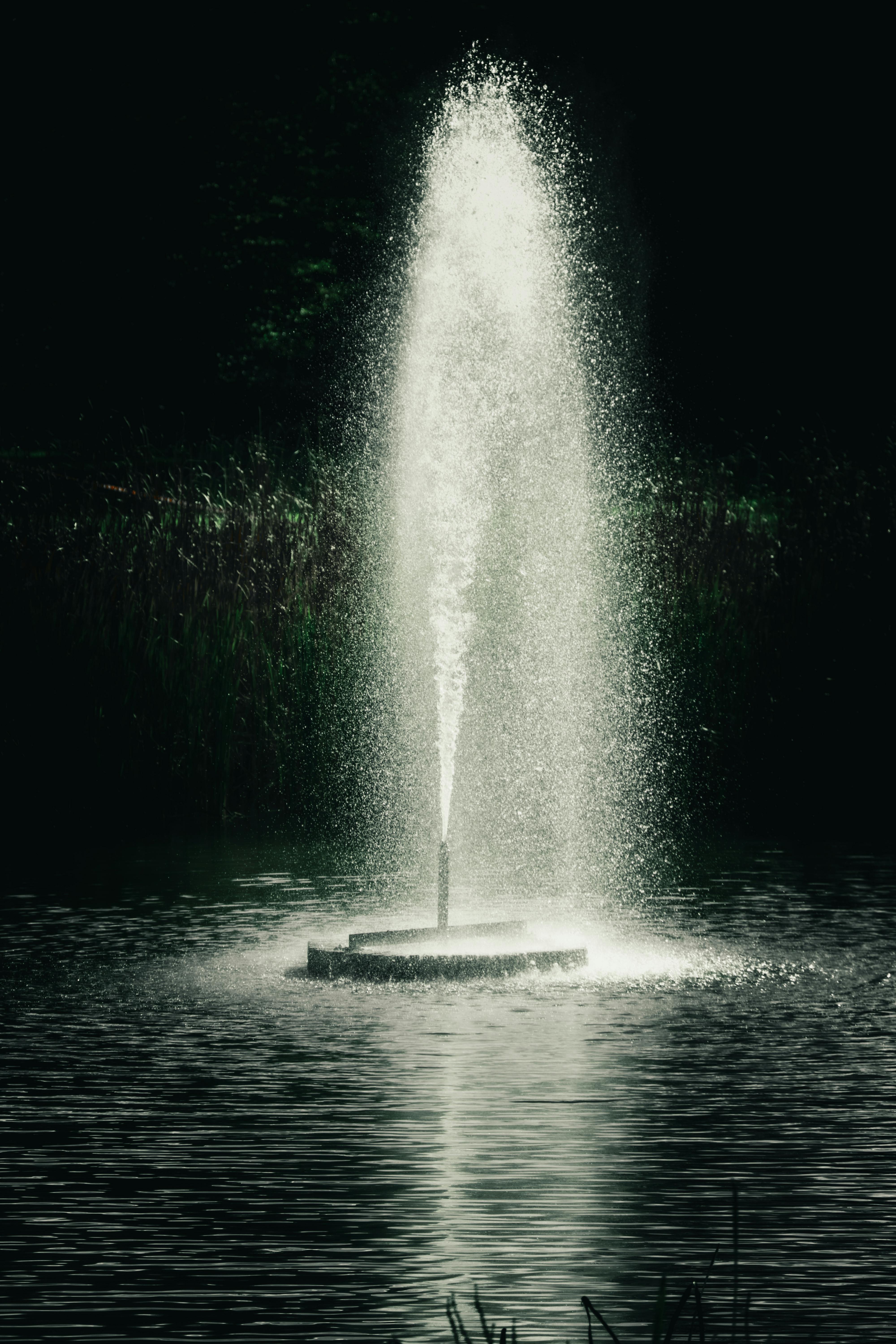 Water Flowing Up from Fountain · Free Stock Photo