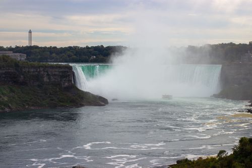 Free Experience the power and beauty of Niagara Falls in this misty landscape view. Stock Photo