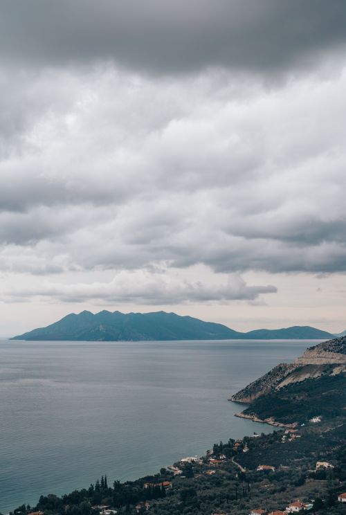 Free A scenic view of a rocky coastline under an overcast sky, perfect for nature enthusiasts. Stock Photo