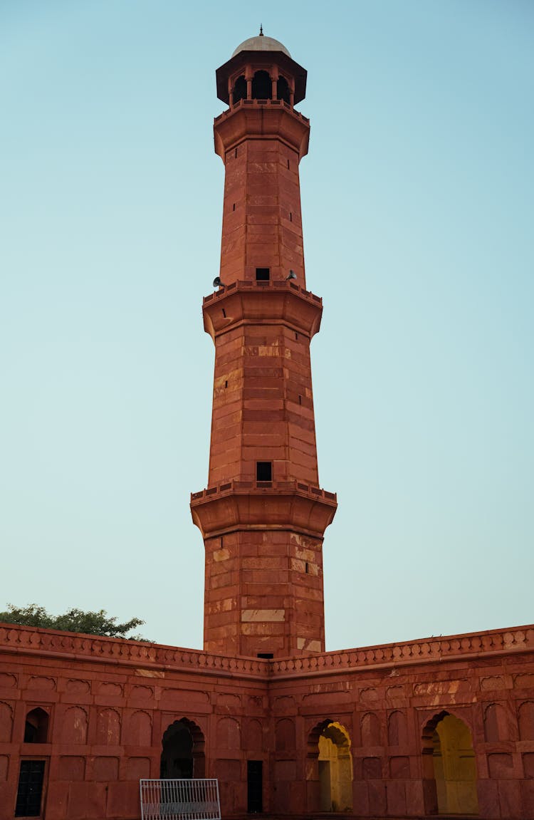 The Towering Minaret Of Badshahi Mosque In Lahore, Punjab, Pakistan