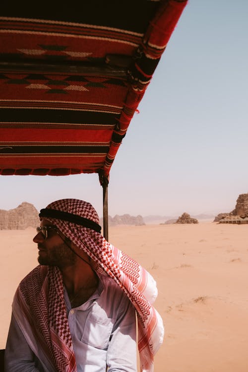 Kostnadsfri bild av arabisk man, beduin, keffiyeh
