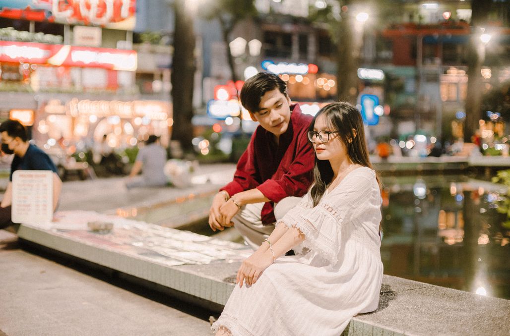 Online dating: starting a conversation on a niche platform