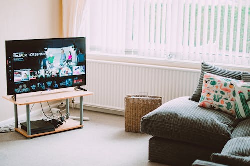 Smart Tv De Tela Plana Ligada à Frente