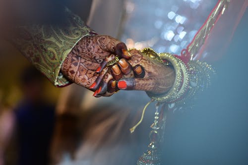 Indian couple in wedding dilkerishte