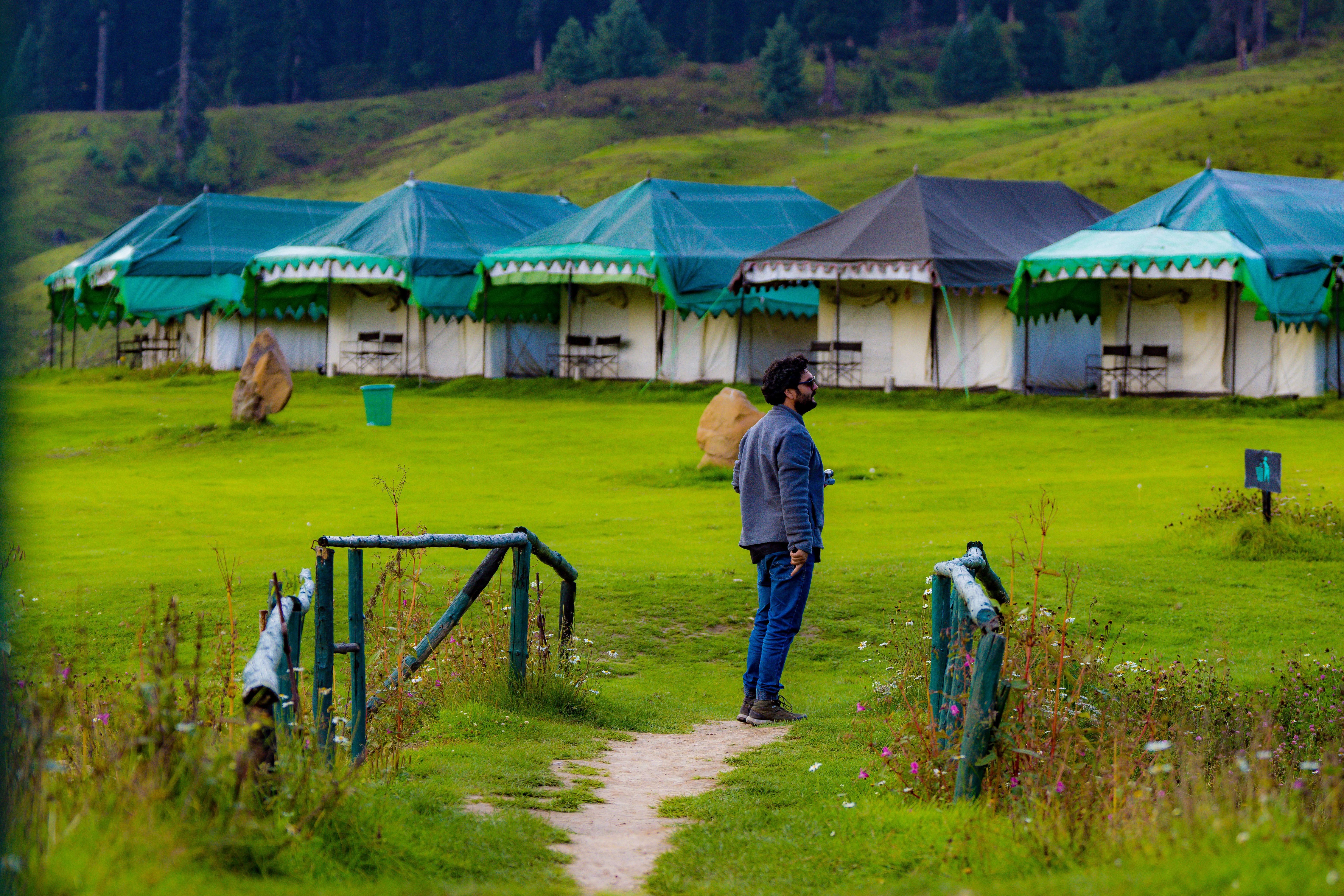 man-in-the-gulmarg-meadows-resort-in-gulmarg-free-stock-photo