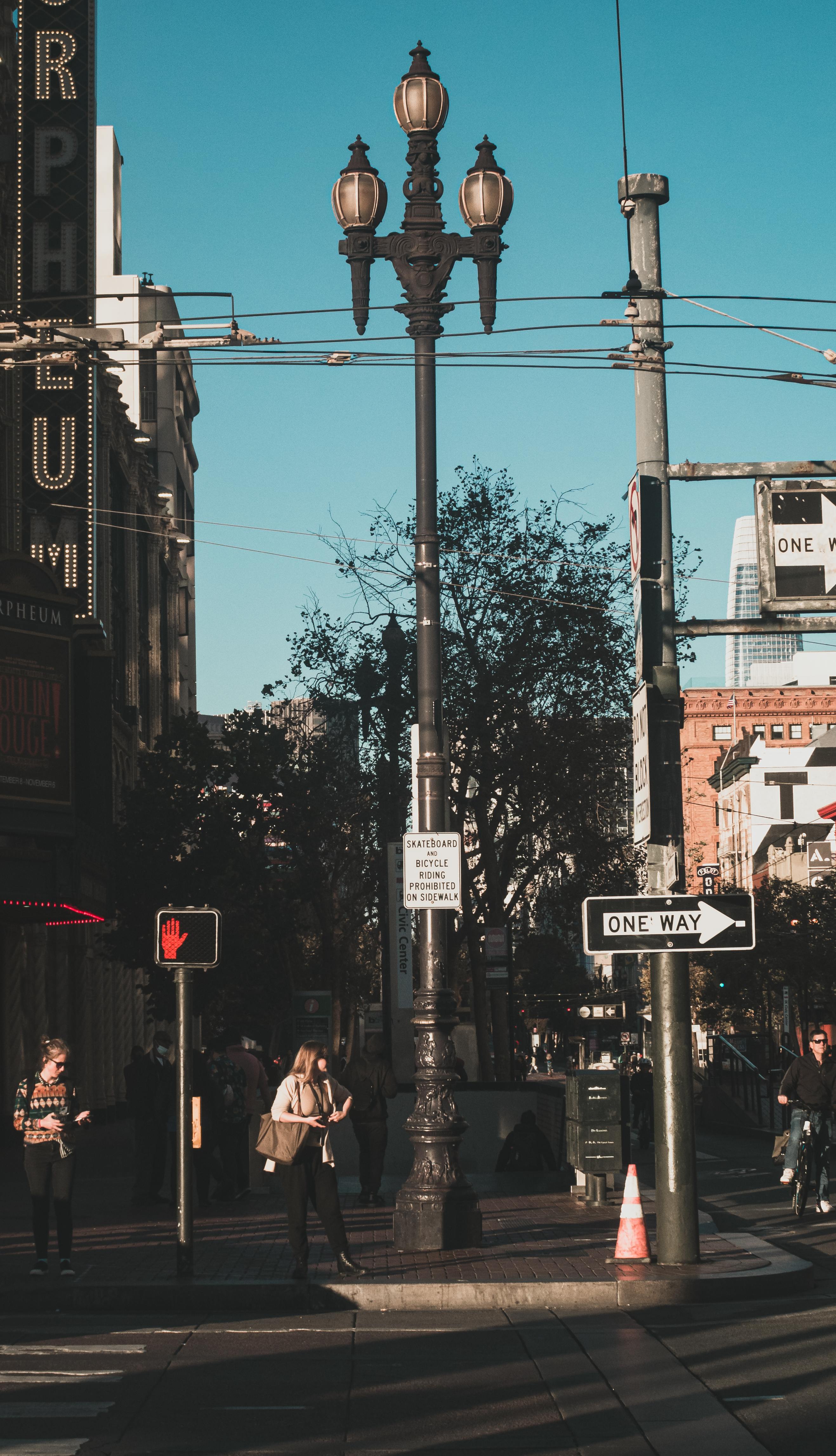grátis Lâmpada De Rua Perto Da Rua Foto profissional