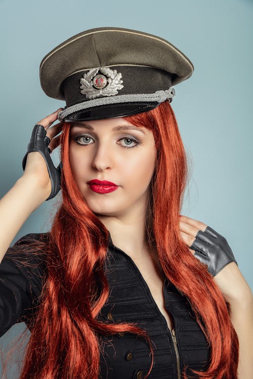 Free Woman in Black and White Hat Stock Photo