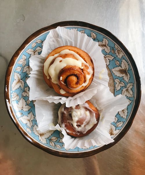 Gratis arkivbilde med kanelboller, mat, matfotografering