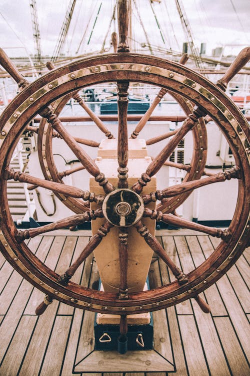 Wooden steerable wheel of sailing ship