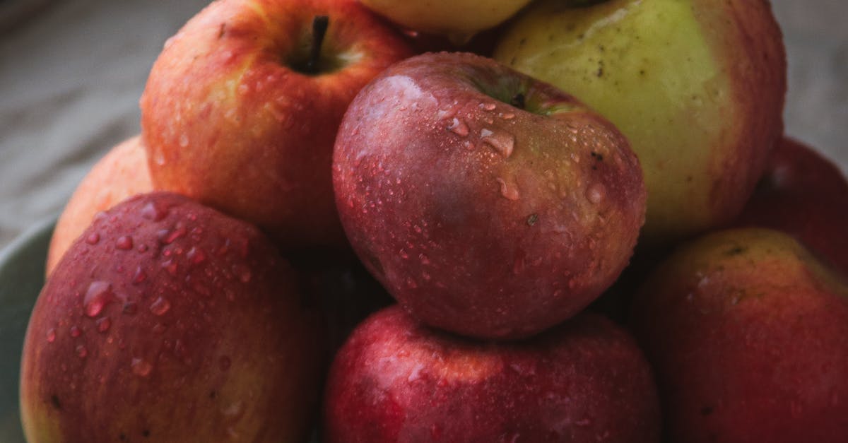 Wet Apples on a Plate · Free Stock Photo