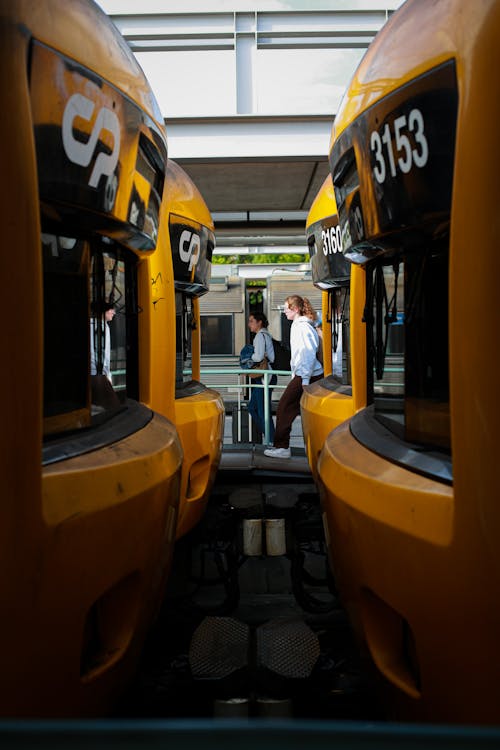 Gratis stockfoto met forens, spoorlijn, tram