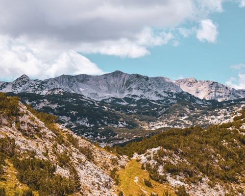 Gratis lagerfoto af baggrund, bjerge, bjergkæde