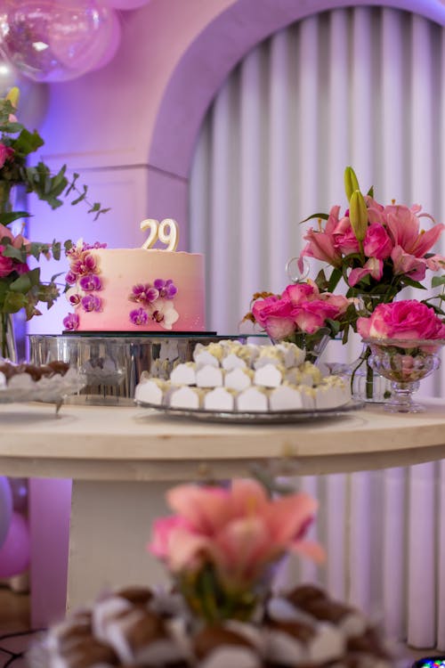 Gratis stockfoto met bloemen, cake, charmant