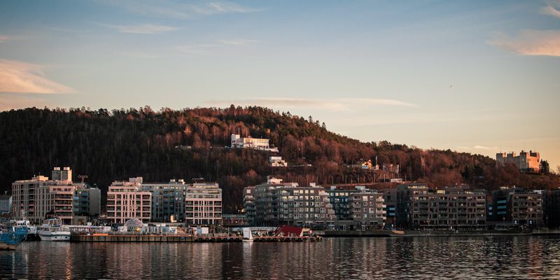 Oslo y su paseo marítimo al atardecer