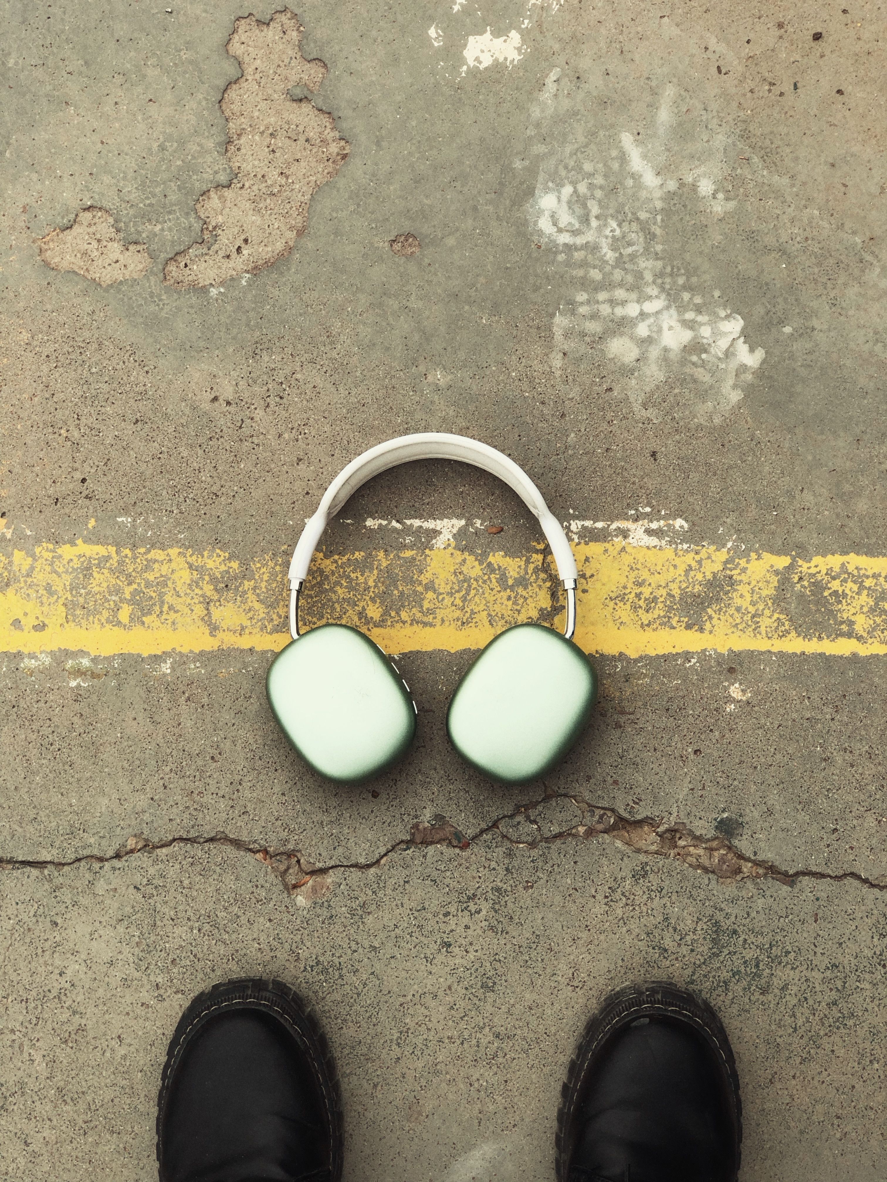 Apple Announces Airpods Max 2
