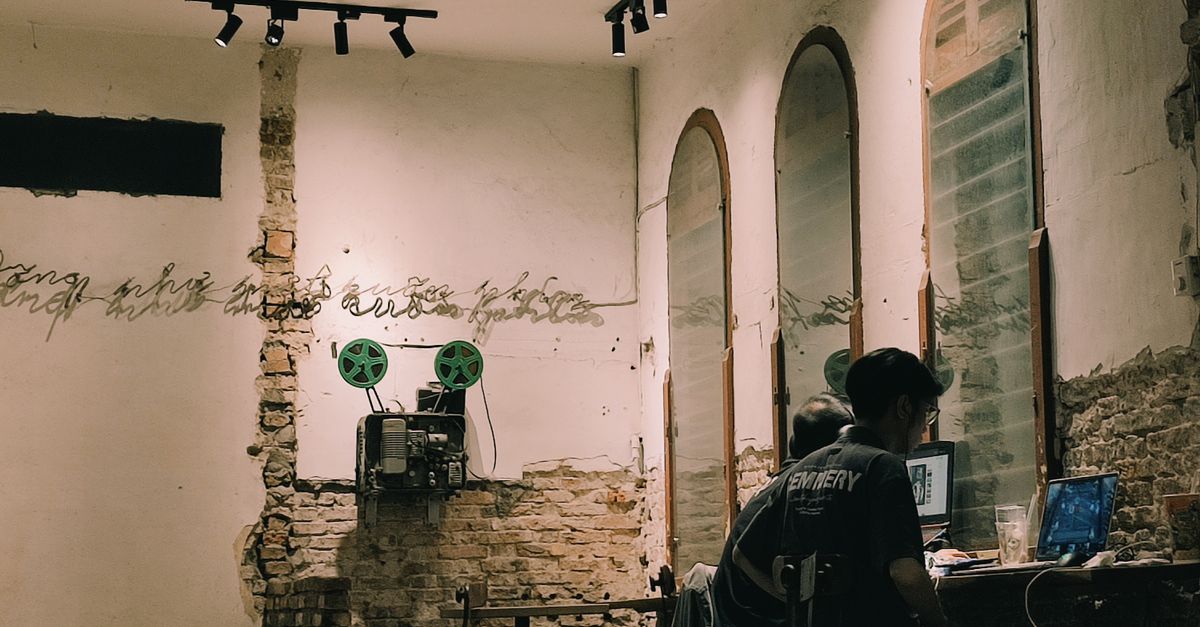 Rustic Person People Working in Rustic Bar · Free Stock Photo