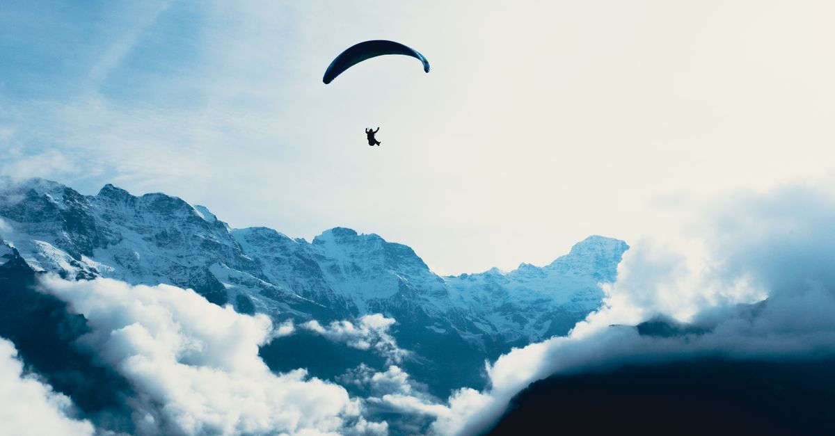 Les conseils essentiels pour un vol en parachute sécurisé