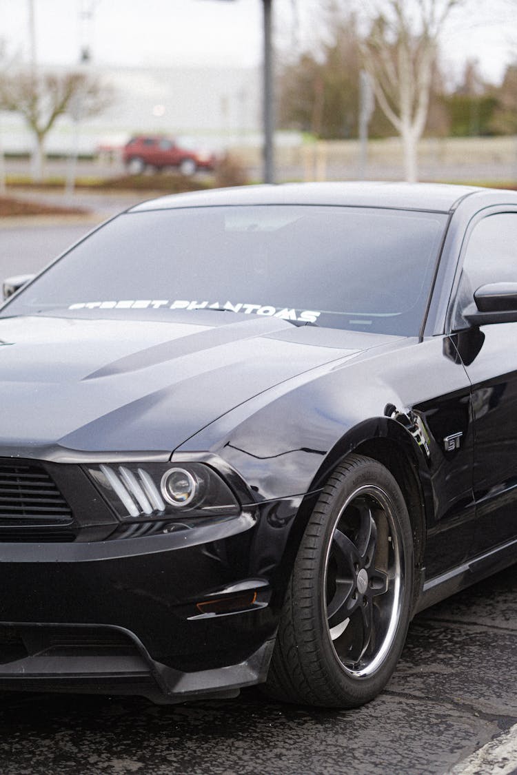 Black Ford Mustang