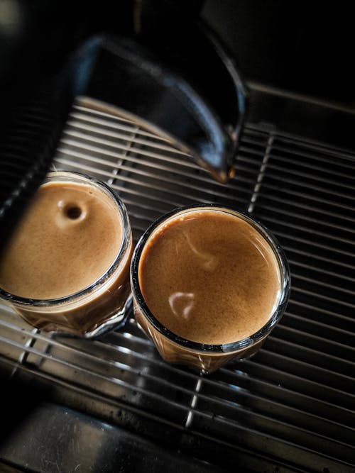 Kostenloses Stock Foto zu cappuccino, glasbecher, heiße getränke