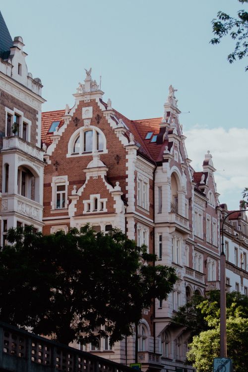 Free Captivating historic building facade in Prague's enchanting Old Town under clear skies. Stock Photo