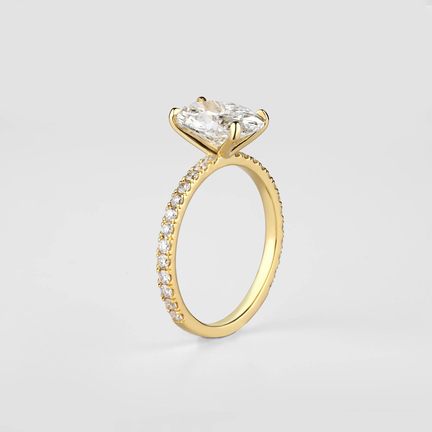 High jewelry diamond ring with pavé setting