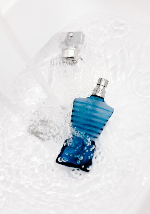 Free Artistic photo of luxurious perfume bottles submerged in water with bubbles, showcasing elegance. Stock Photo