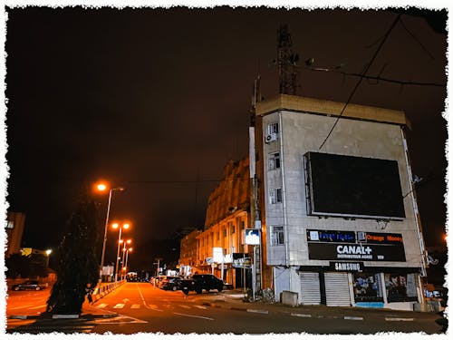 Free Rue de Yaoundé la nuit Stock Photo