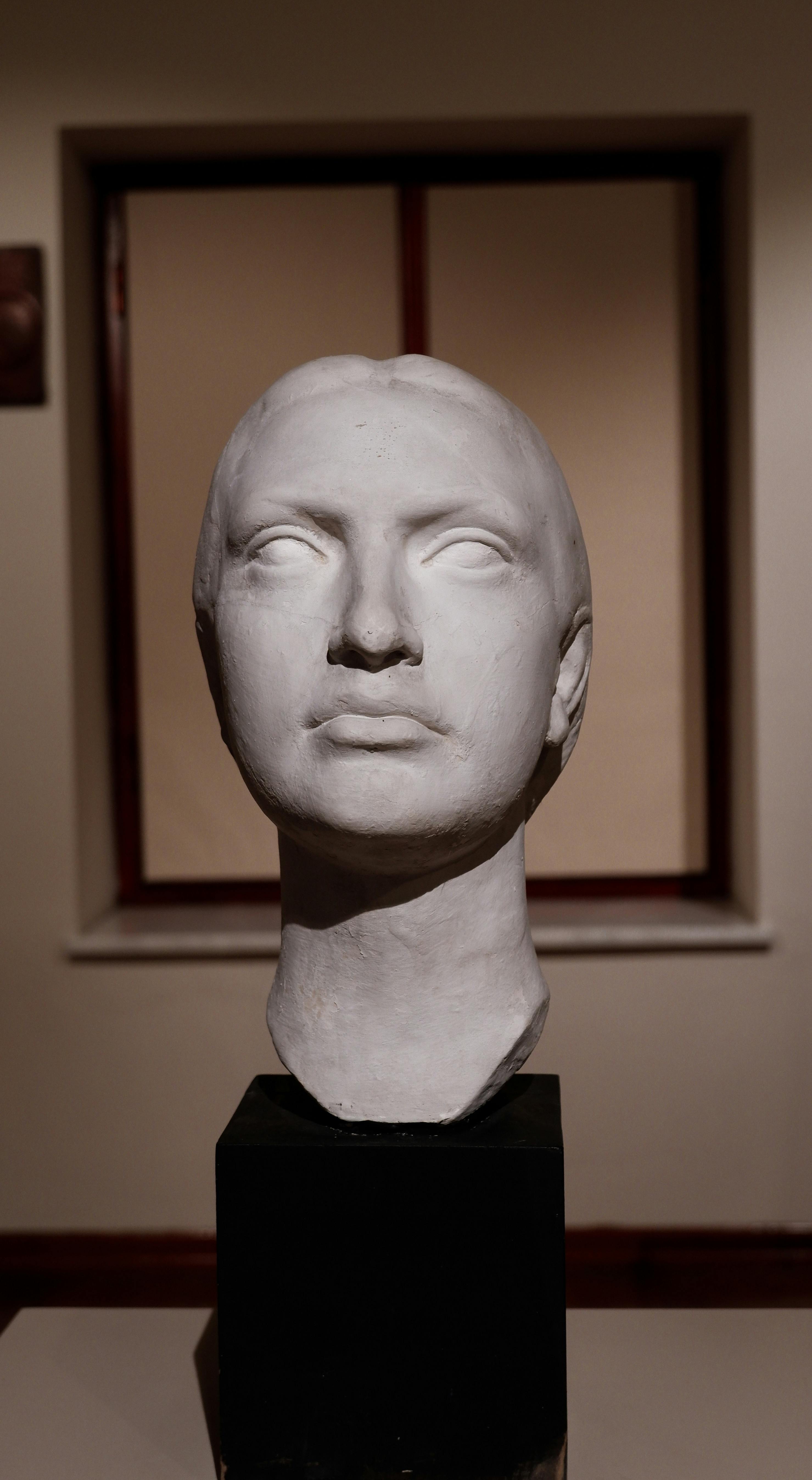 marble-sculptures-in-museum-free-stock-photo