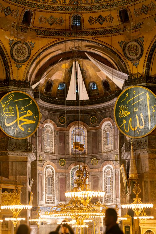 Free Stunning interior view showcasing intricate Islamic calligraphy and architecture. Stock Photo
