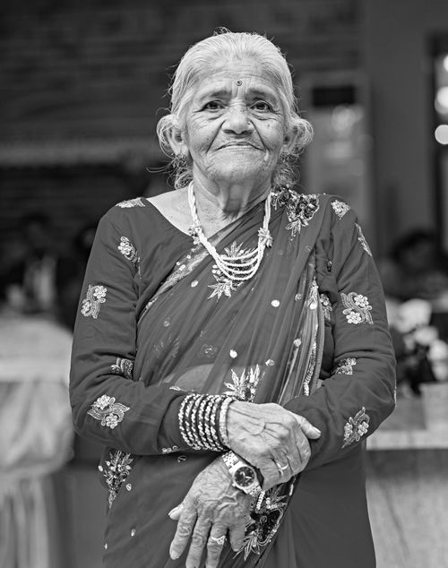 Free Portrait of a smiling senior South Asian woman wearing traditional attire and jewelry. Stock Photo